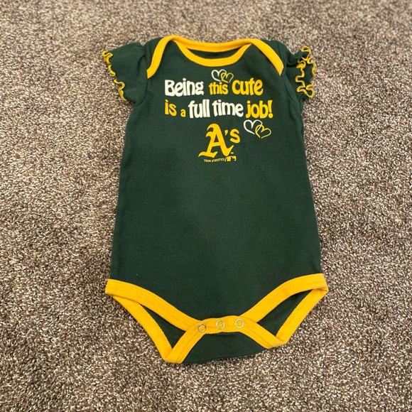 Oakland Athletics A’s Genuine Merchandise 18mo Girls Onesies Bundle Lot BOGO - Picture 5 of 11